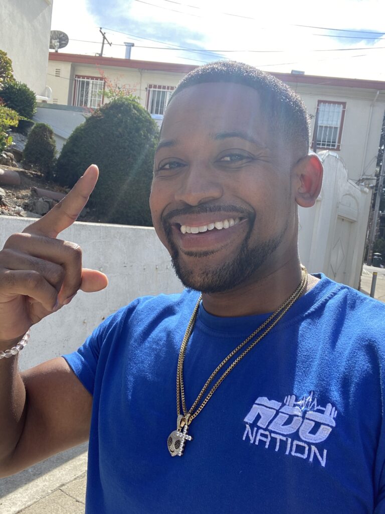 ET (@viewofthismoment) Shares A Happy Vibe On “Window Seat”