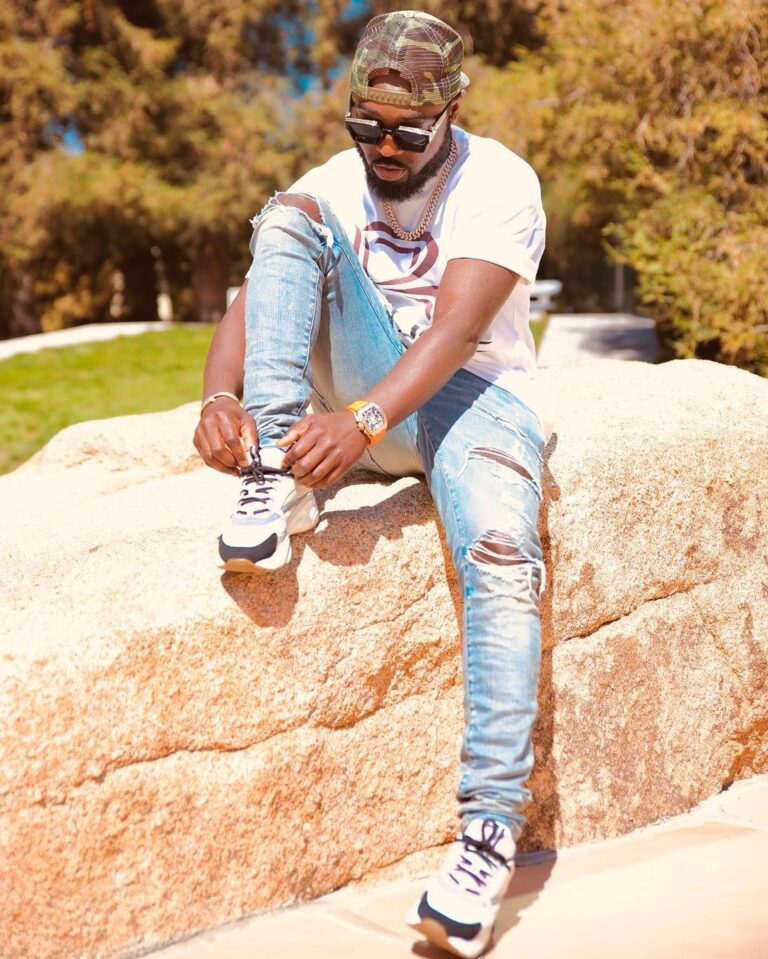 Mike RMplug’s “Lux Vibes” has you up and on your feet