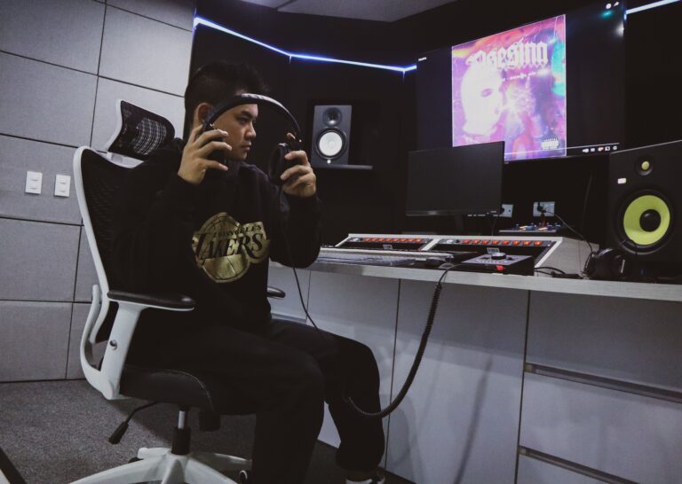 Kevin LW Feng provides a fresh take on the genre with his new single “Spectacles”