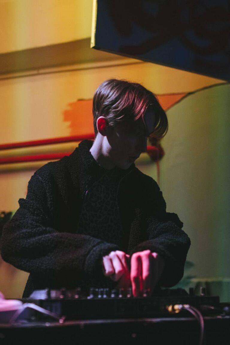 Ocean Dive, Junona Boys & MØRFI Prove Their Synergy In Intoxicating “Boys” Cover