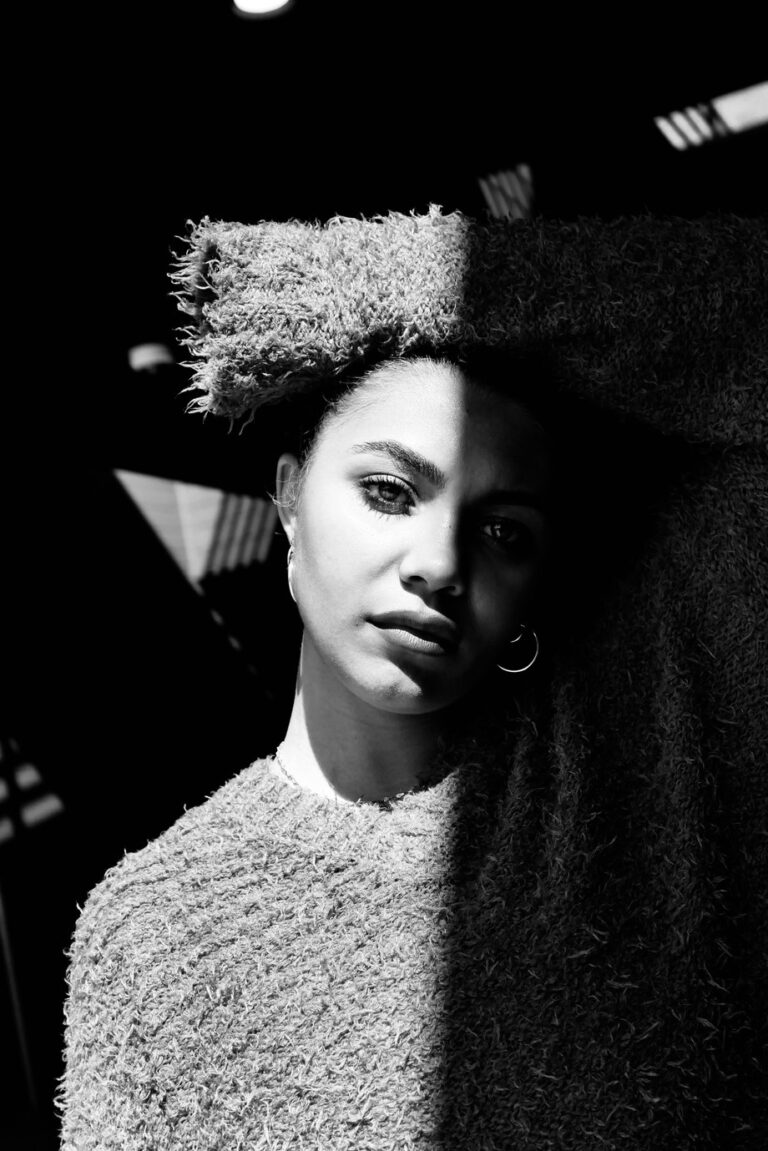 AVALON Debuts With Her Latest EP “Listen 2 Me”