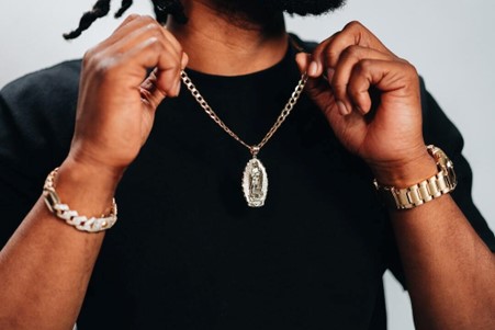 The Ultimate Guide to Cuban Link Necklaces: A Timeless Accessory